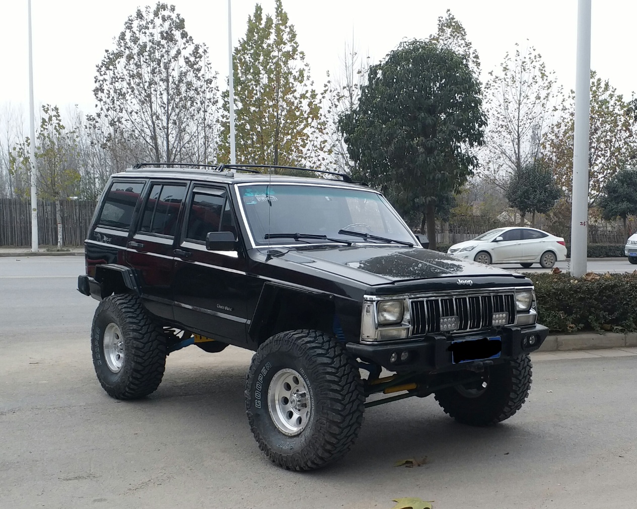 93年切诺基213小切越野大变身，重度爆改8寸升高石头派攀岩大脚怪