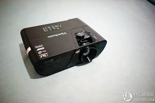 微投和专业投影,微投好还是专业投影仪好