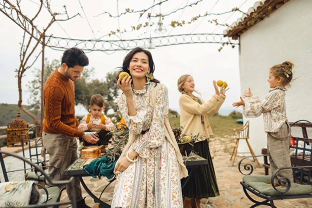 茵曼logo,茵曼店庆十周年