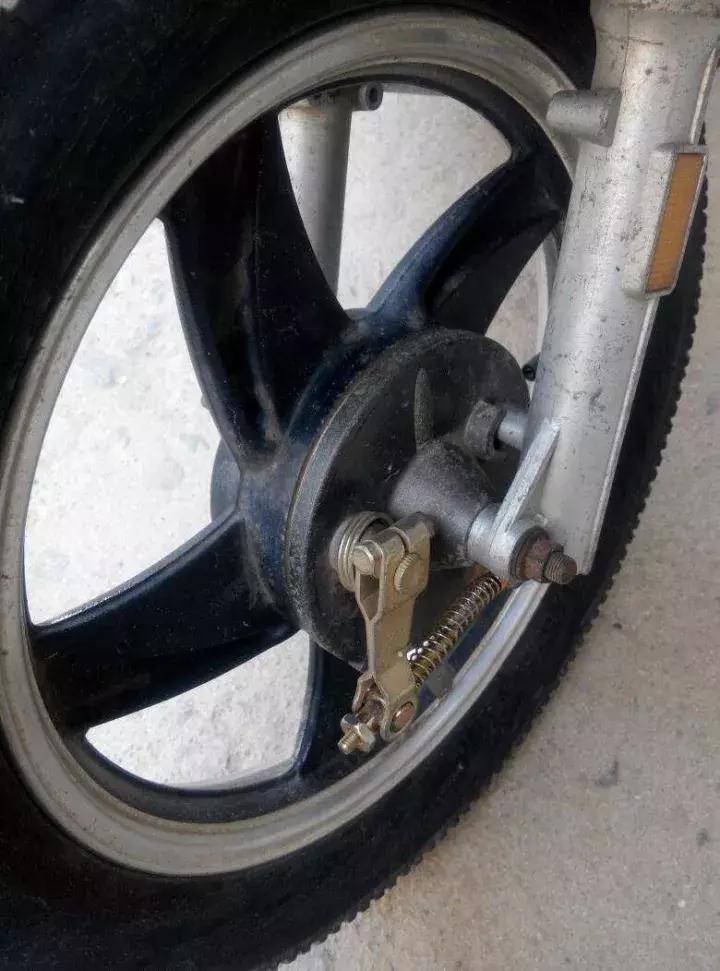 电动车空转能转骑行上去就断电,爱玛电动车骑行突然断电怎么回事