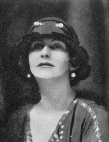 鏃跺皻鐣岀殑鐏甸瓊,鏃跺皻鍏堥攱澶忓灏旂殑鐢靛奖