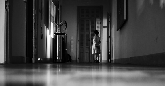 面膜敷完脸上搓下来一层胶质渣,面膜敷在脸上有胶状物