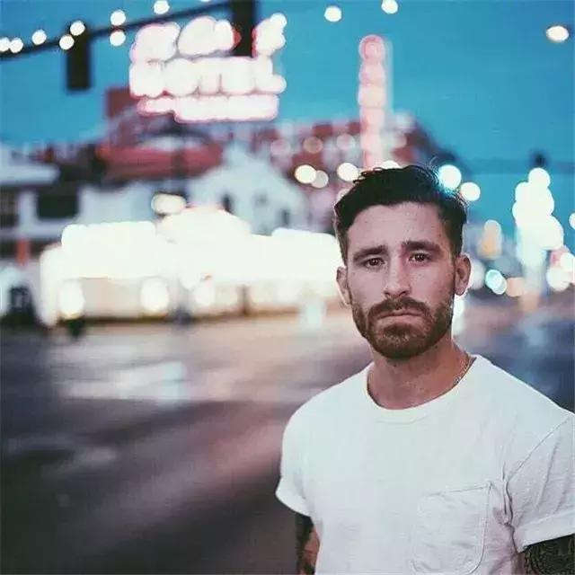 已经开始穿秋装,又到了该买卫衣的季节了