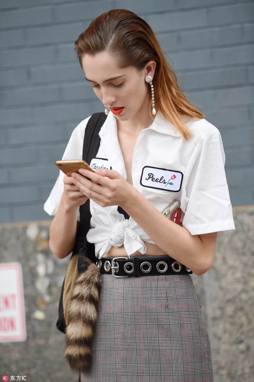 衬衣是秋季必不可少的百搭神器,夏秋交替时尚衬衫