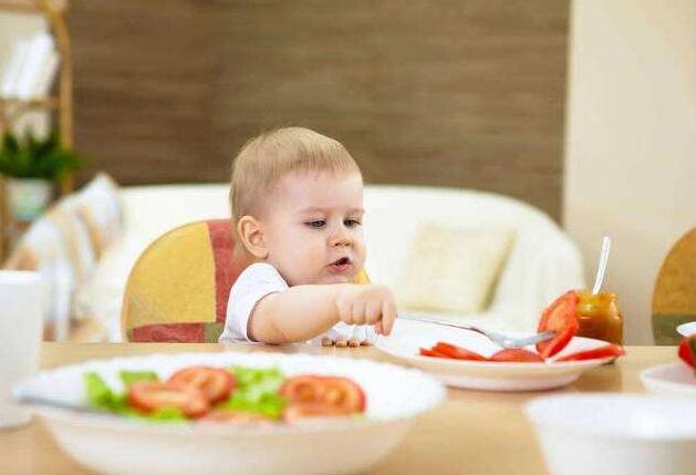 宝宝以奶为主辅食少吃,宝宝一天两顿辅食安排以及奶量