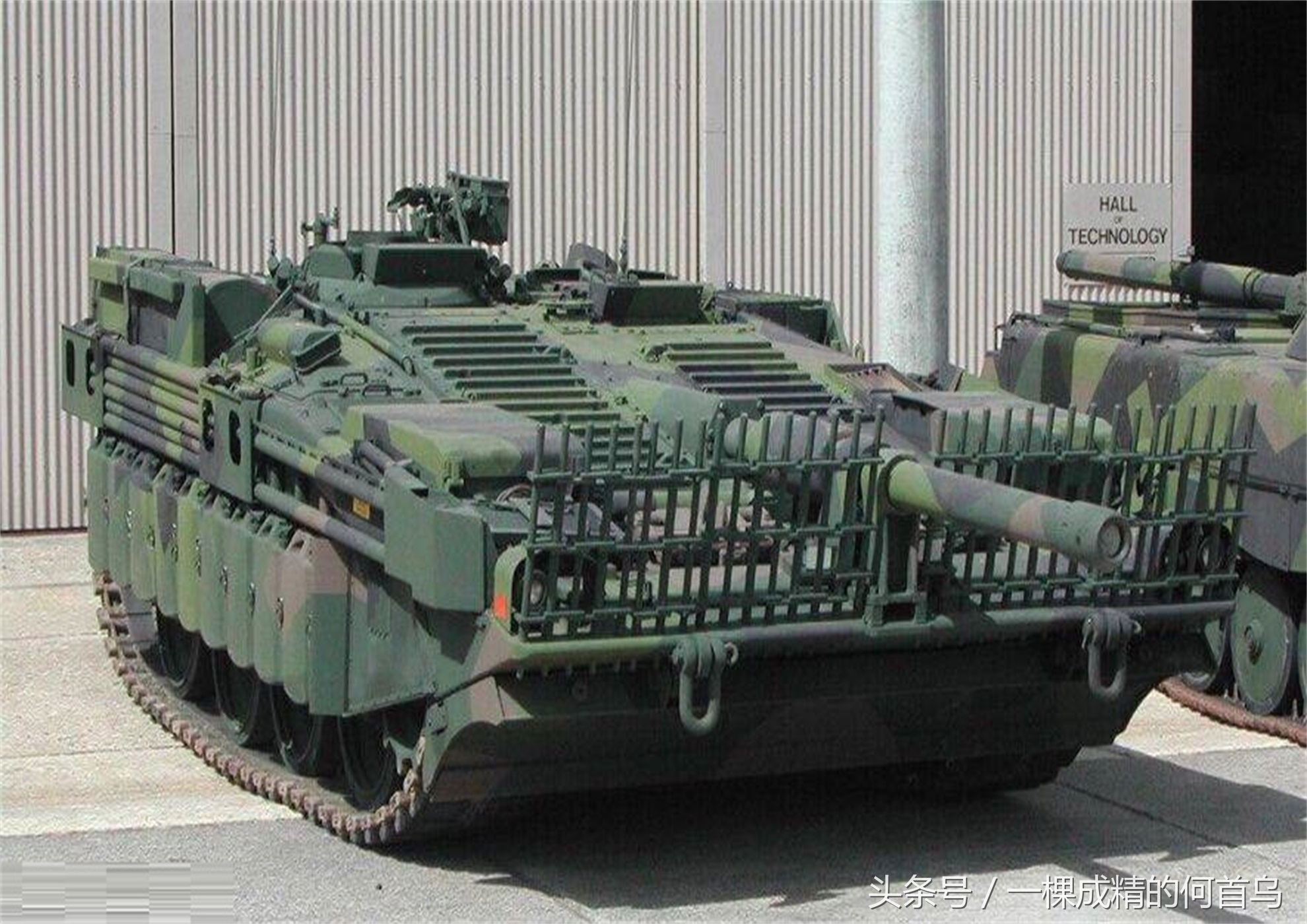 这坦克连炮塔都没有，威力却丝毫不减，比成年男子高个头！