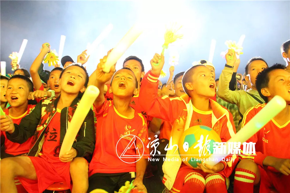 昭觉拉莫之夜完整视频,大凉山泸沽湖音乐季现场直播