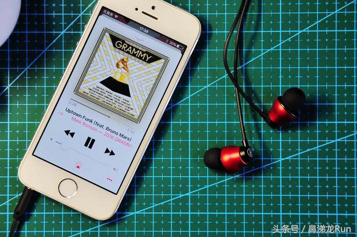 设计创新独特，音质三频均衡，雅天ARTISTEDC1圈瓷耳机体验