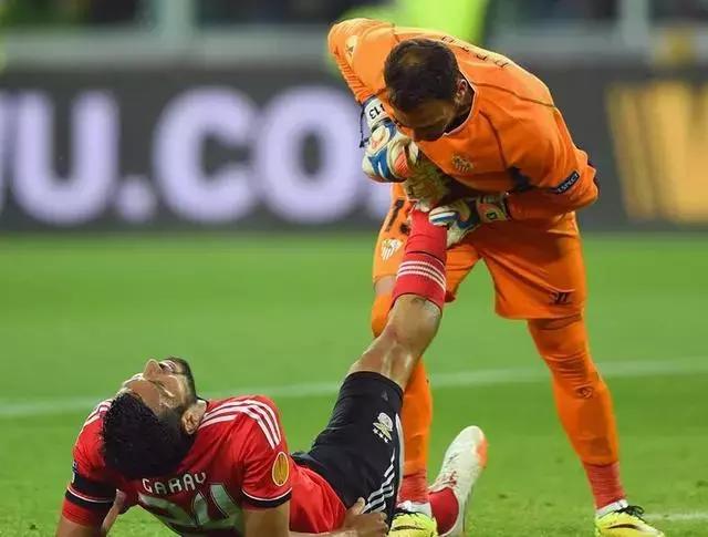 足球运动常见的损伤处理方法,涨知识怎么缓解