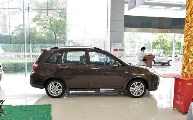 铃木这款车下血本了！仅6万，掀翻雨燕连瑞纳都自愧不如