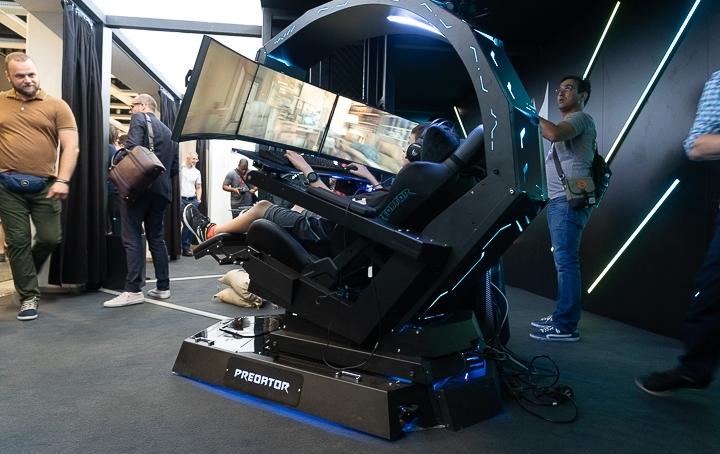 宏碁全球限量电竞笔记本曲面,宏碁翻转屏笔记本新品发布