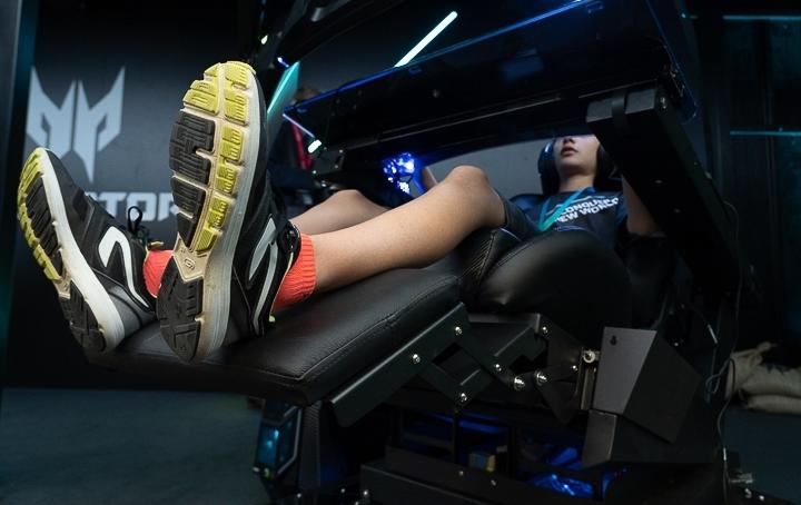 宏碁全球限量电竞笔记本曲面,宏碁翻转屏笔记本新品发布