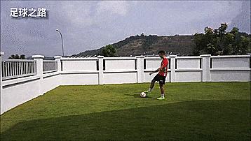 足球教学丨中场球员每天必练的接球方法