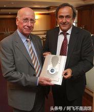 帅哥贝克汉姆荣获2018欧足联主席奖，盘点历届获得者都有谁？