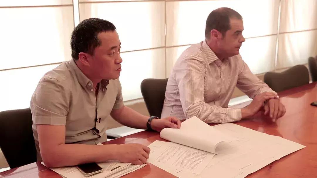 鐧芥墜璧峰浠庢惉鐮栧皬浼欏埌鍦颁骇澶т酣,浠庢湇鍔″憳鍒伴潪甯告湁閽辩殑鍦颁骇澶т酣