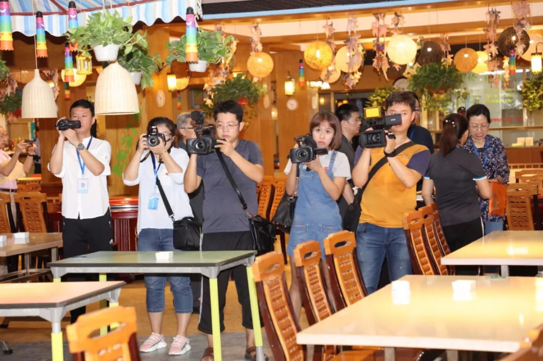 出动警力400多人大连中院强制腾退一游泳馆