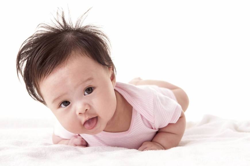 宝宝什么时候用枕头最合适,婴儿需要枕头吗多大可以使用枕头