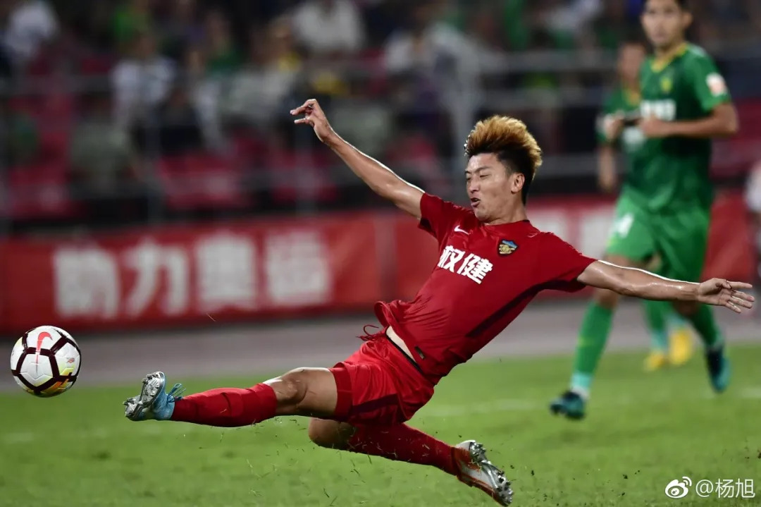 杨旭鲁能足球视频,鲁能备战亚泰杨旭重回一线队