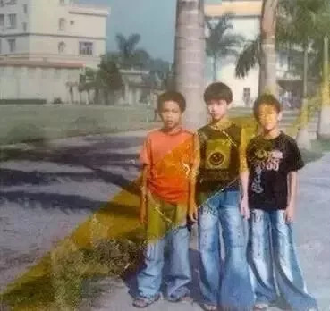 还记得这部童年追过的电视剧吗,90后小时候穿过的套装