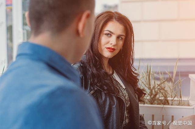 追一个人她一直对你忽冷忽热,追的女孩对你忽冷忽热