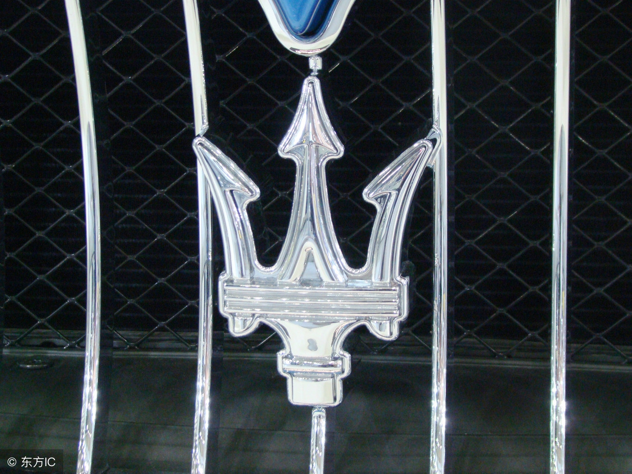 13年迈腾1.8t豪华版现在值得买吗,17年迈腾1.8t豪华版二手车多少钱