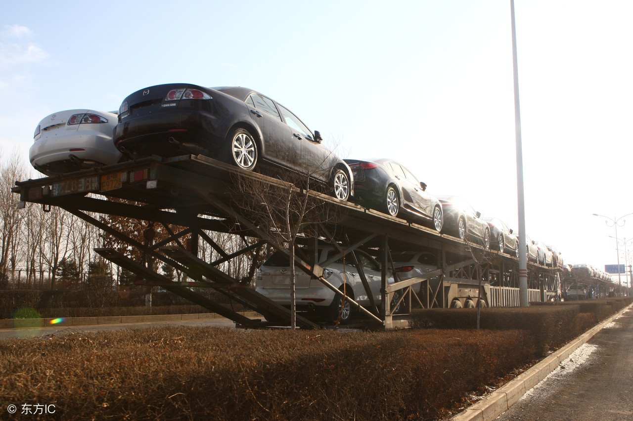 13年迈腾1.8t豪华版现在值得买吗,17年迈腾1.8t豪华版二手车多少钱