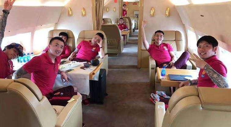 閲嶇敺杞诲コ涓浗,閲嶇敺杞诲コ瓒崇悆姣旇禌