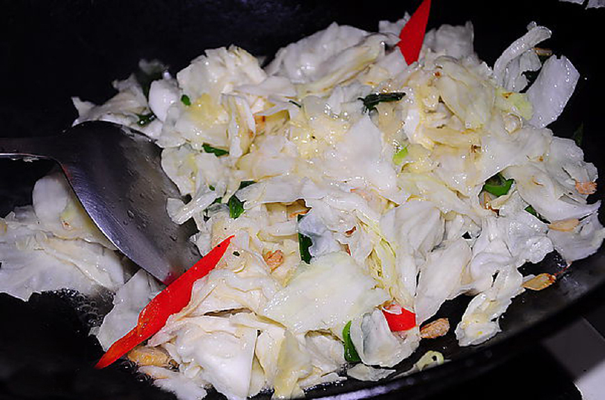 卷心菜怎么炒好吃简单又好看,卷心菜怎么炒好吃不胖