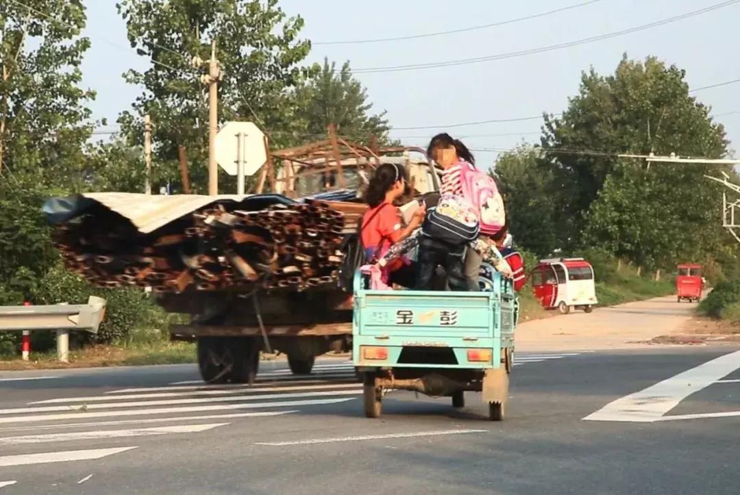 农村电动车接送学生须知,电动三四轮车可以接送学生吗