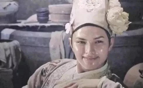 我的天呐!办公室小姐姐包里竟然带这些东西?