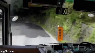 日本头文字d罗森,头文字d公交车过弯