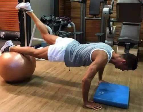 最自律的运动员科比和c罗,c罗不只是球技好还有自律