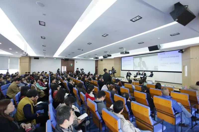 70岁阿伯大怒：我看个中医，咋开一堆西医检查？有群人要为此“开撕”