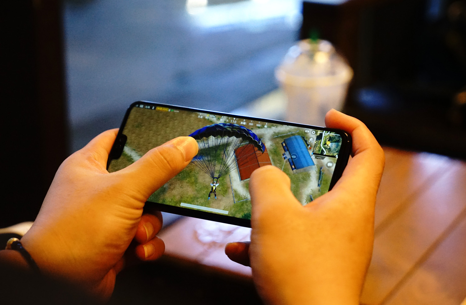 荣耀8x上手评测千元霸屏名不虚传,荣耀八魅海蓝