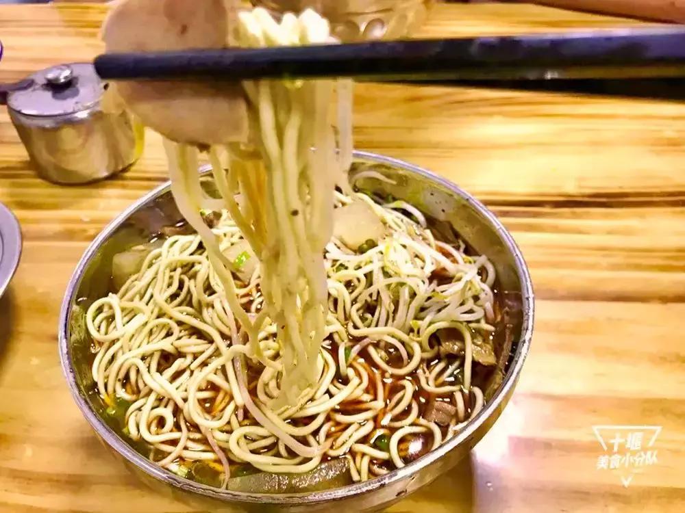 13年只卖4种面，三堰河道边的老阮，叱咤整条早餐街