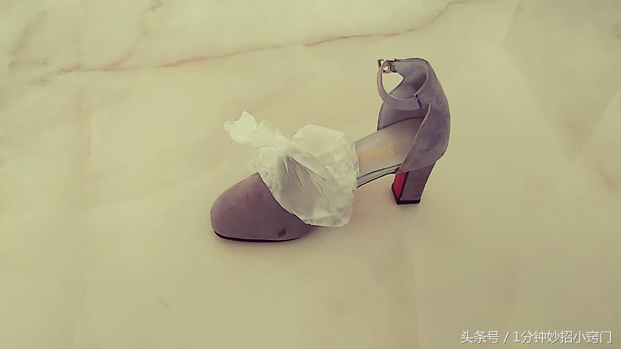 新鞋子穿上去挤脚？教你一招，一晚就让鞋子变大，学会了受用一生