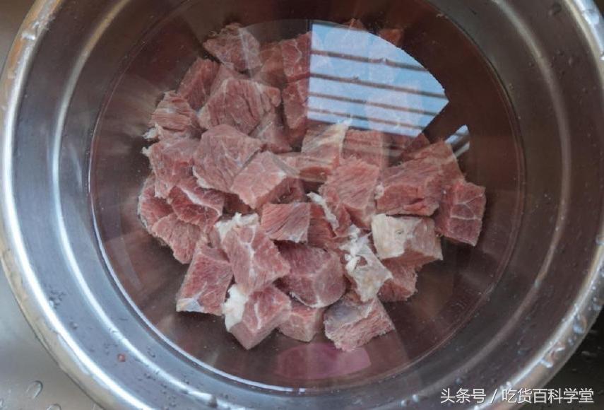 为啥炖出来的牛肉柴的很,牛肉怎么炖才软烂不发柴的关键