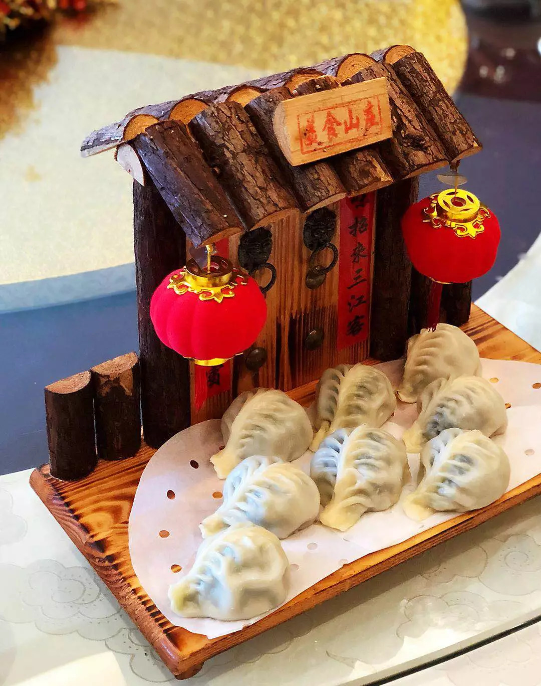 王炸！大连10家饭店鲜活海鲜组队放价，顾客自发早9点来排队！