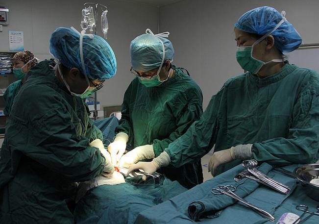 胎盘下面突起一块,胎盘有一块突出物呈蜂窝状