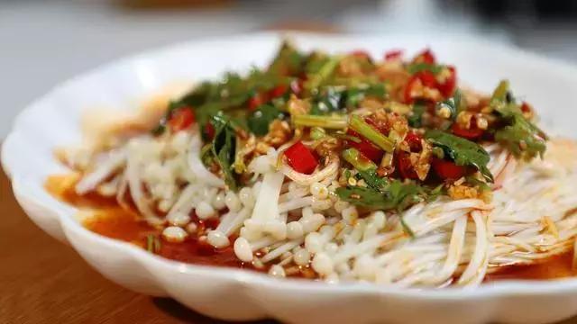 凉拌金针菇凉拌圆白菜,凉拌苦瓜凉拌金针菇