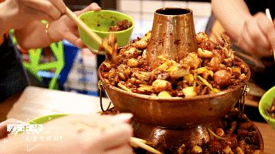 双层香辣牛蛙锅,双层炭火牛蛙锅