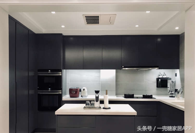 为了2个娃,我183㎡的家,没一个凸出来的柜门把手