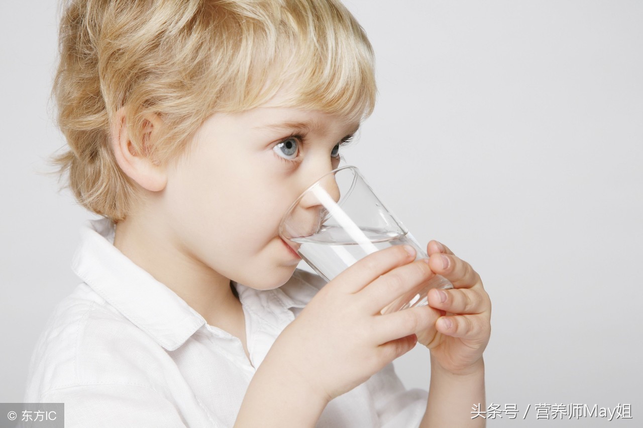 宝宝咳嗽怎样吃辅食,孩子一咳嗽家长就害怕