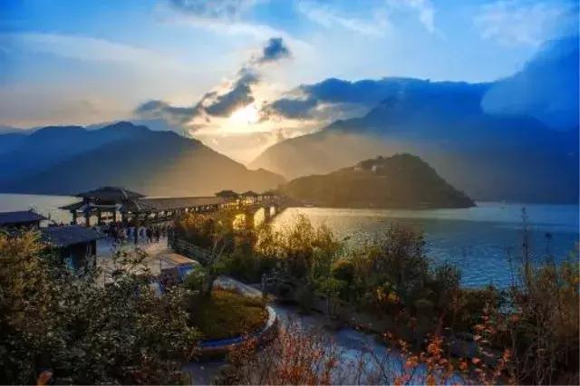 中华大地，每一寸河山，都饱含着文人骚客们的诗情画意