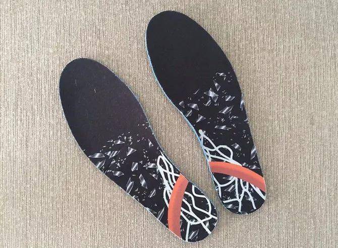 aj鞋的故事,aj1黑红脚趾禁穿的由来