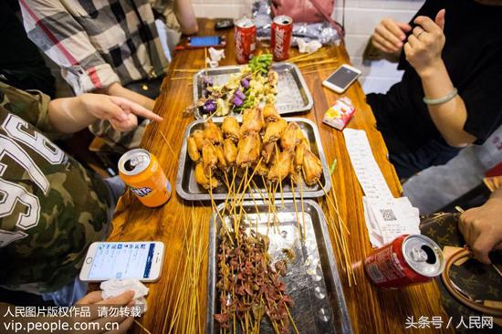 总是忍不住吃东西是什么心理问题,总是忍不住吃东西怎么办