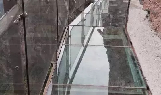 张家界天门山玻璃栈道玻璃受损,张家界天门山玻璃栈道哪个最刺激