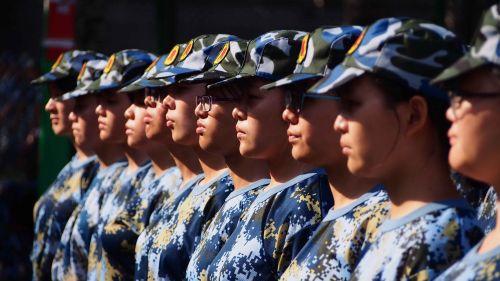 军训完快速美白的方法,军训如何防止晒黑学生党