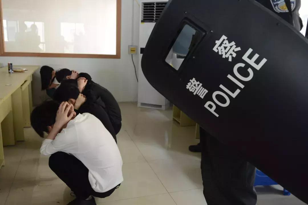 搬家、运尸、送花圈、P黄图，浙江一美女就借了3000元钱，竟然遭受这……