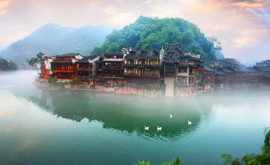 现在出国都是穷人吗,穷人出国能翻身吗